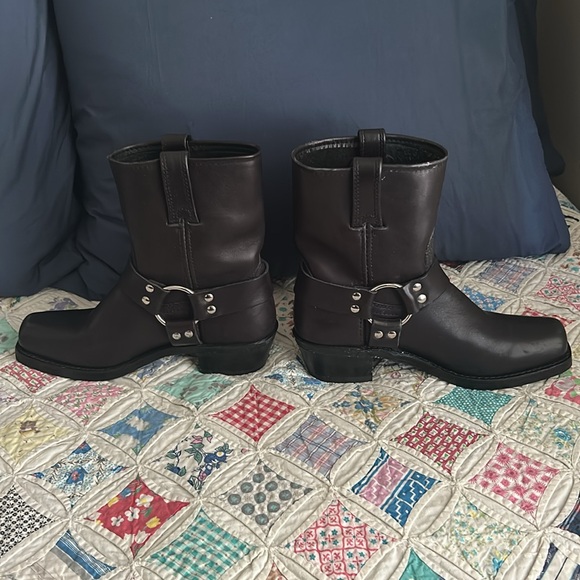 Frye Harness boots 8R black - Picture 6 of 9